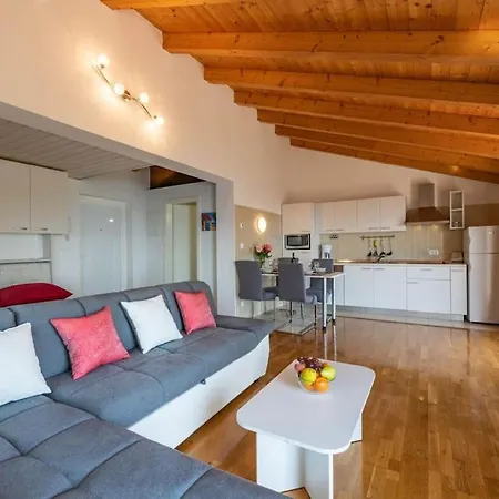 Villa Pia By Briskva Brseč