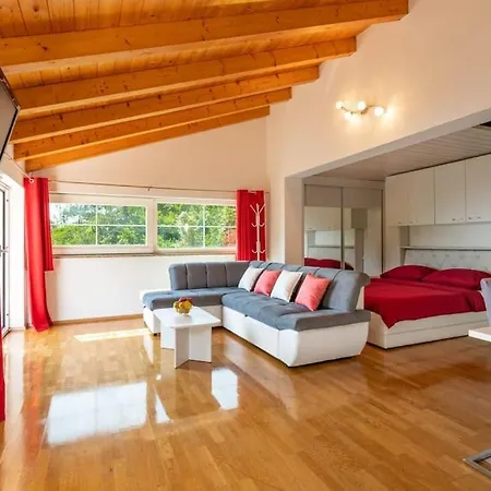 Pia By Briskva فيلة Brseč