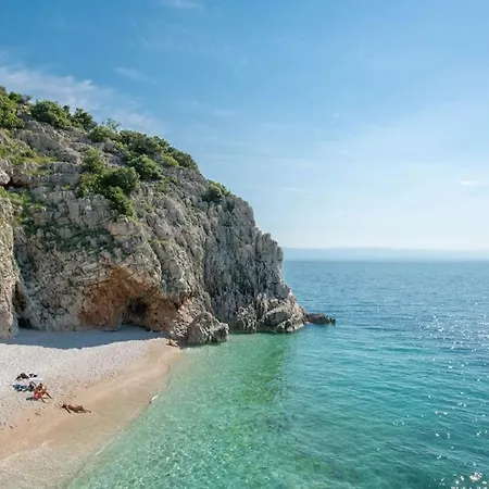 فيلة Pia By Briskva Brseč